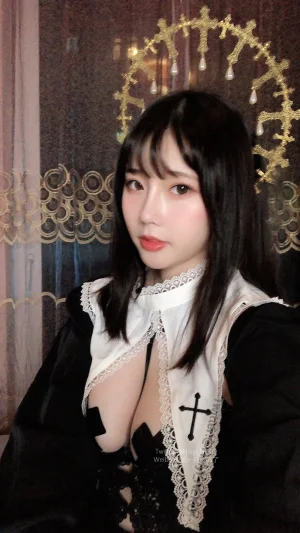 一只废喵《Fantia 2022年09月会员合集》主题写真：35张全套美图