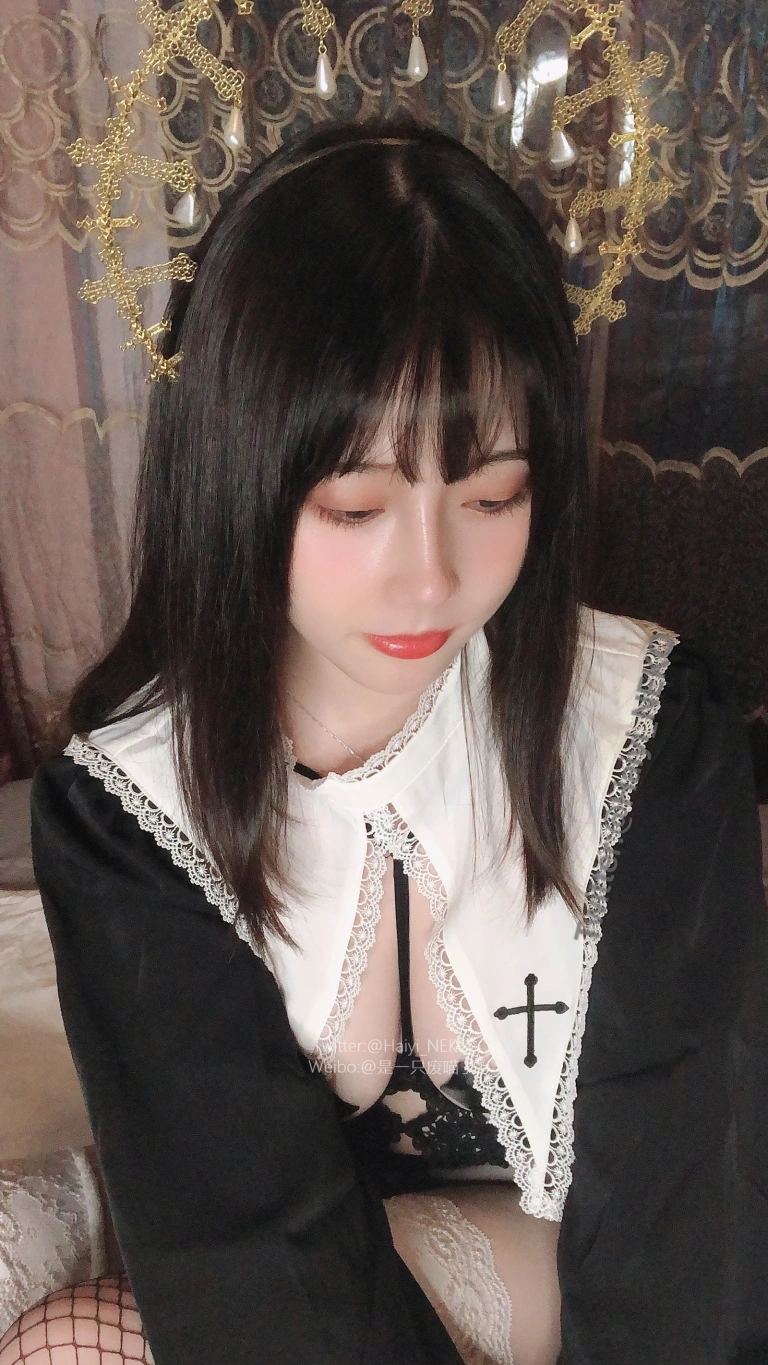 一只废喵《Fantia 2022年09月会员合集》主题写真：35张全套美图