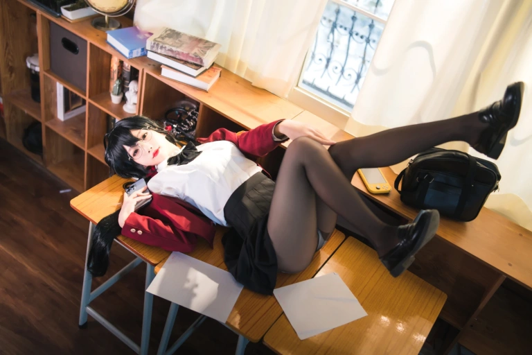 狐玖玖《碧蓝航线 大凤JK》主题写真：20张全套美图