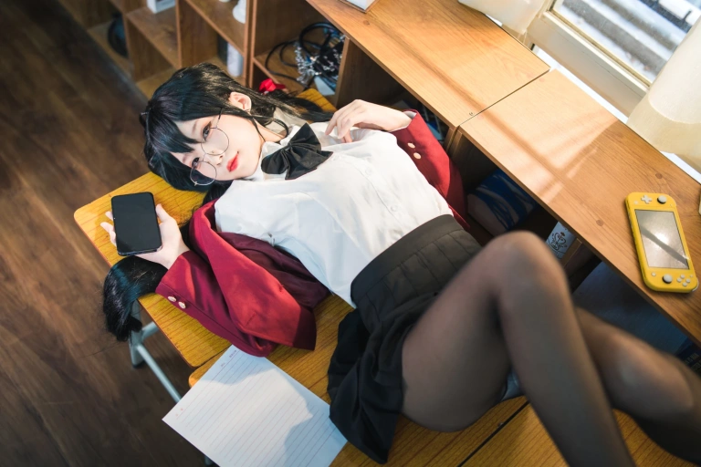 狐玖玖《碧蓝航线 大凤JK》主题写真：20张全套美图