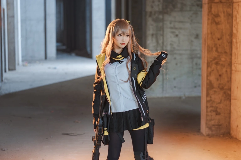 面饼仙儿《UMP45》主题写真：26张全套美图