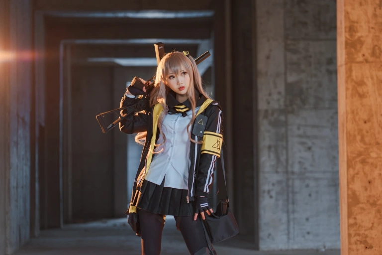 面饼仙儿《UMP45》主题写真：26张全套美图