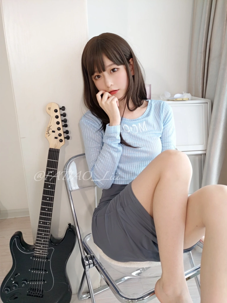 迷之呆梨《吉他妹妹》主题写真：102张全套美图，含4个视频