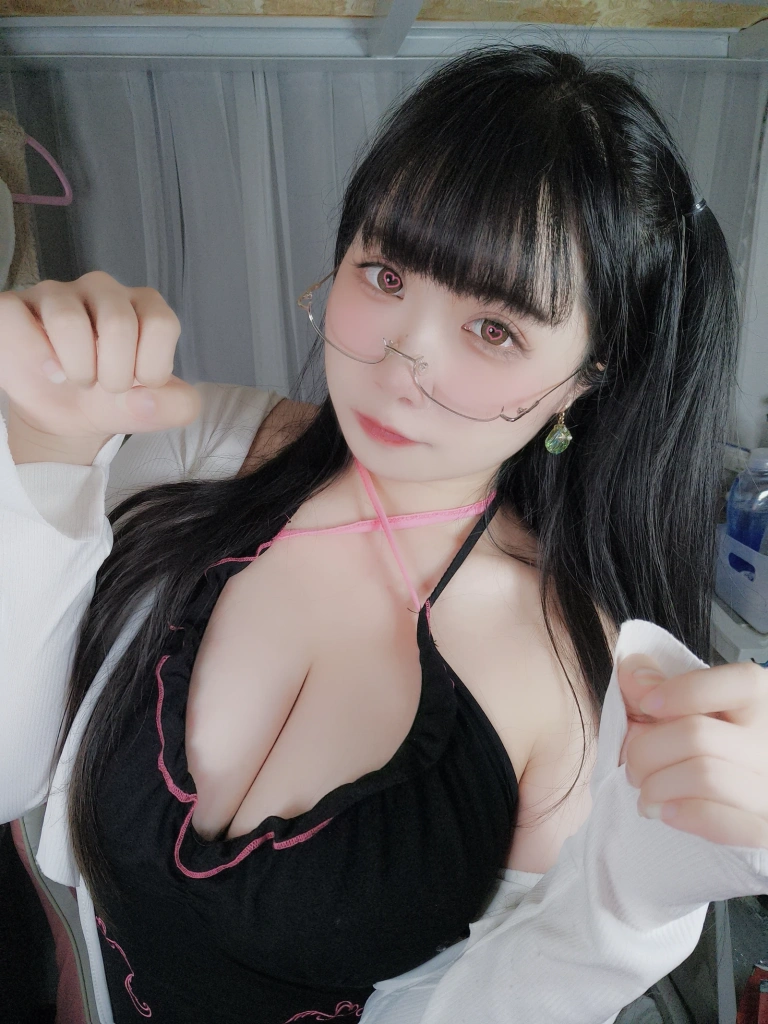 贞子蜜桃《心心眼》主题写真：10张全套美图，含1个视频