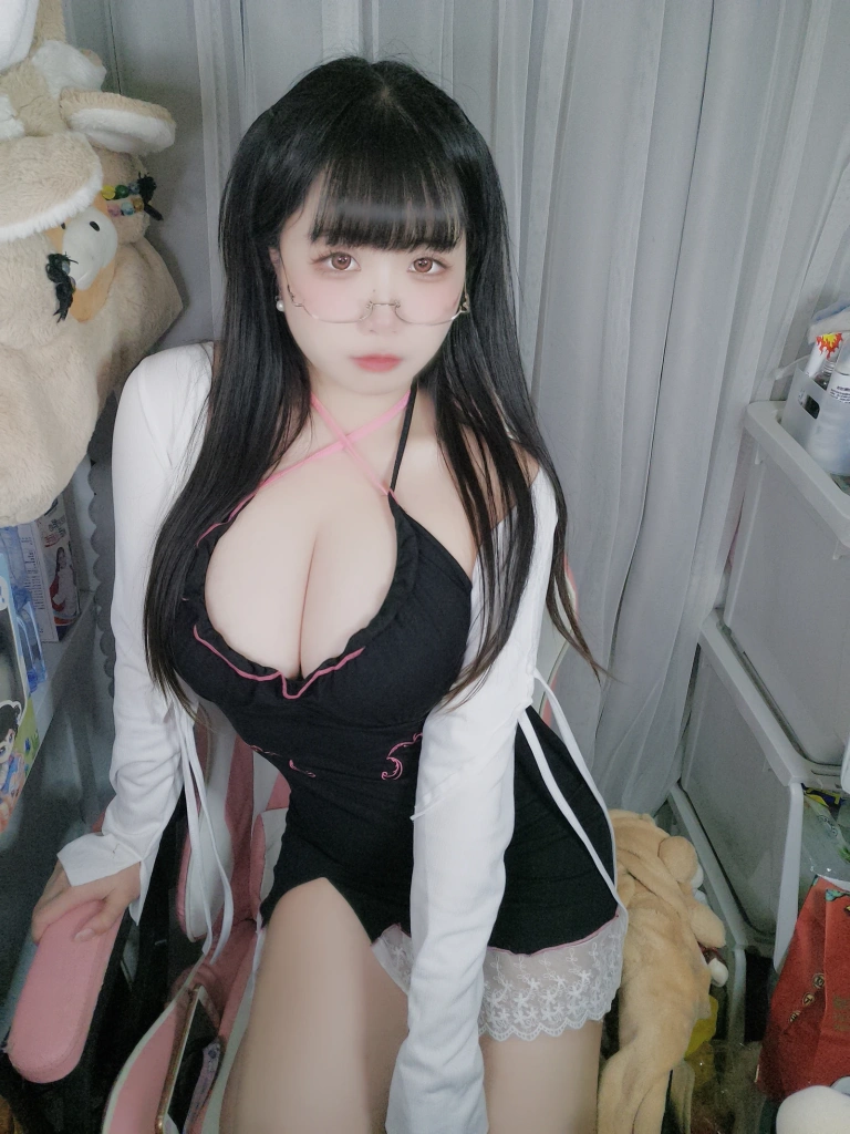 贞子蜜桃《心心眼》主题写真：10张全套美图，含1个视频