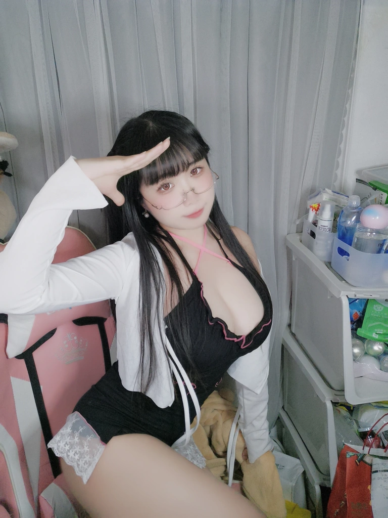 贞子蜜桃《心心眼》主题写真：10张全套美图，含1个视频