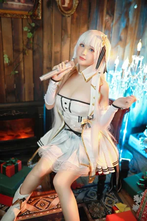 前羽《碧蓝航线 光辉》主题写真：17张全套美图