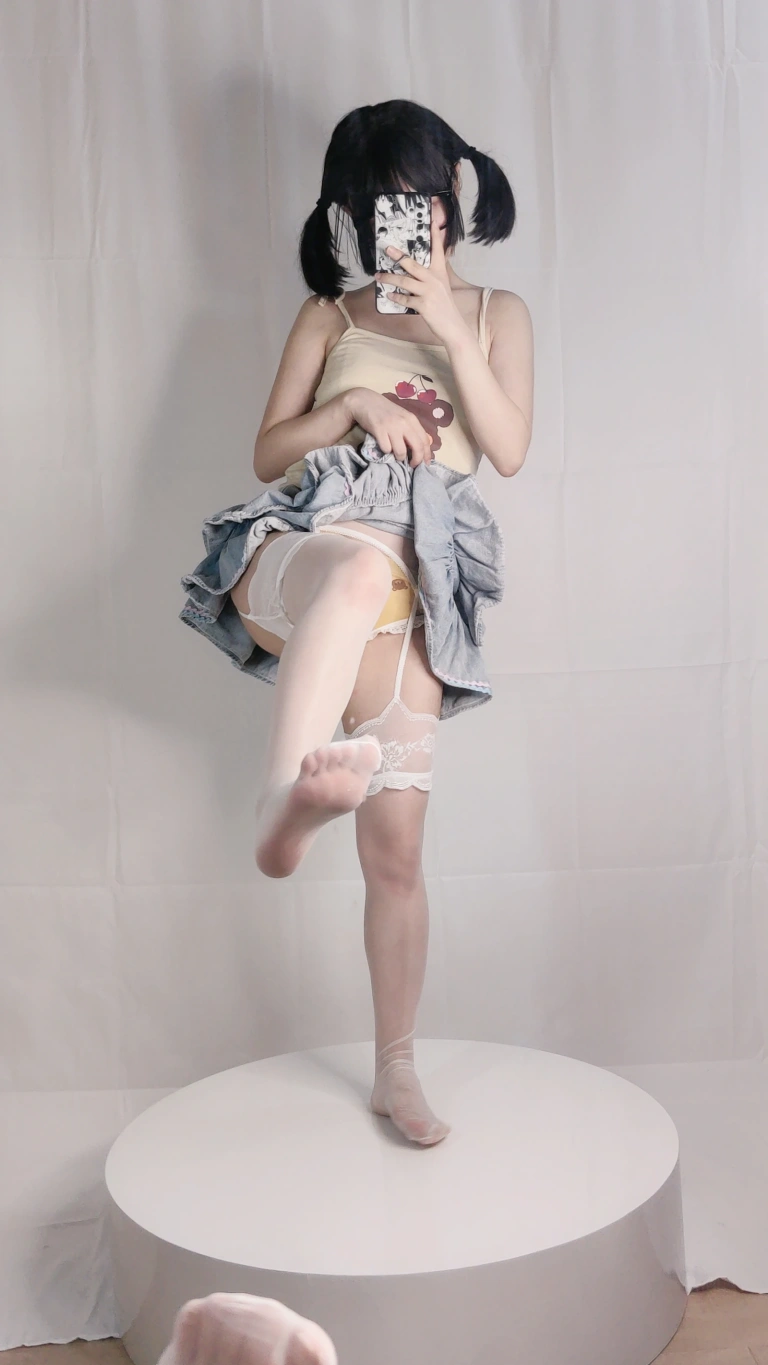 神沢永莉《绫蛋糕裙吊带袜汐》主题写真：22张全套美图