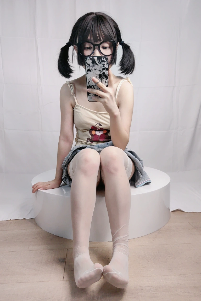 神沢永莉《绫蛋糕裙吊带袜汐》主题写真：22张全套美图