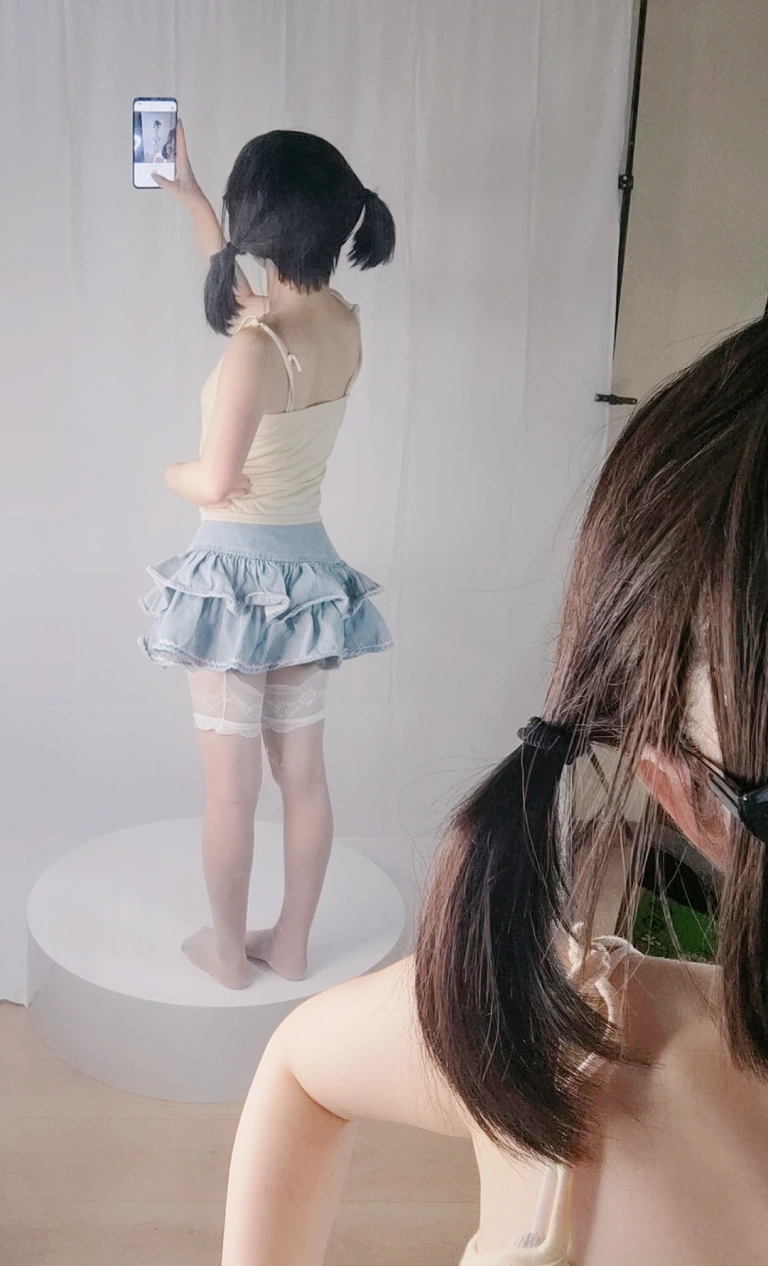 神沢永莉《绫蛋糕裙吊带袜汐》主题写真：22张全套美图