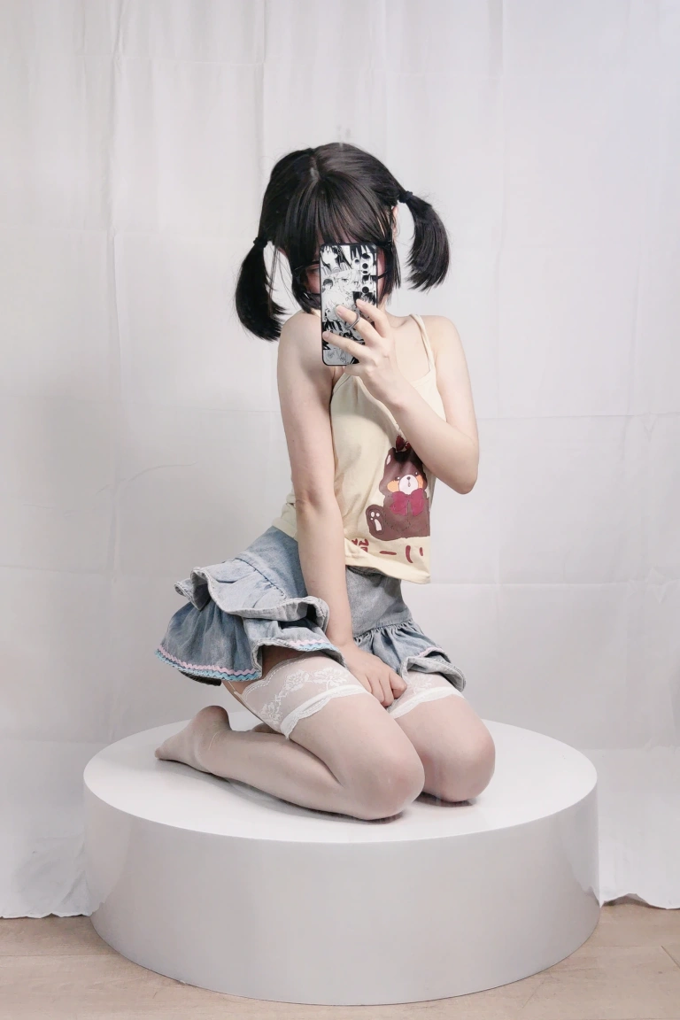 神沢永莉《绫蛋糕裙吊带袜汐》主题写真：22张全套美图