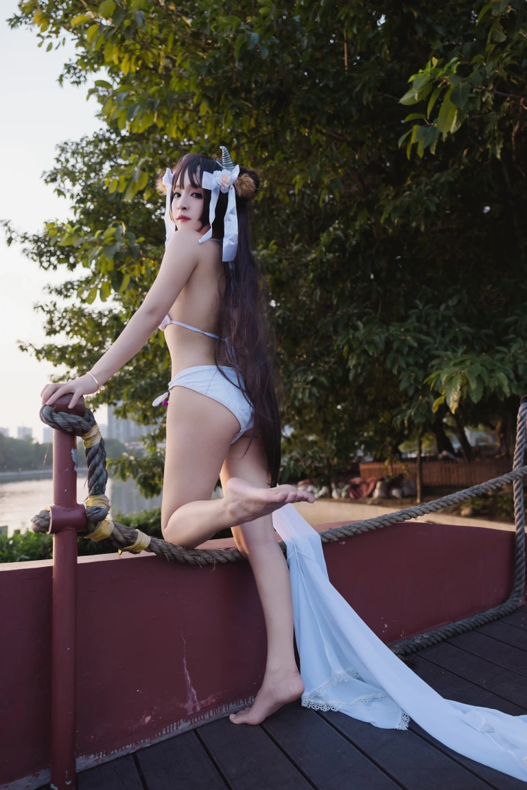九九八《牛牛吖》主题写真：26张全套美图