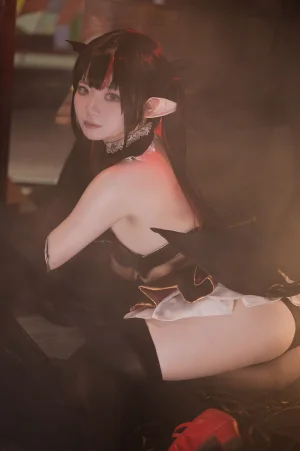伊喵君《萝贝莉雅》主题写真：29张全套美图