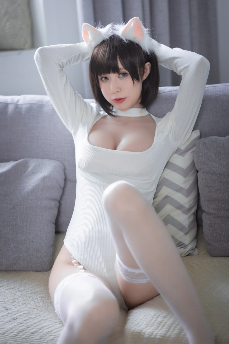 西园寺南歌《白猫白色连体衣》主题写真：30张全套美图