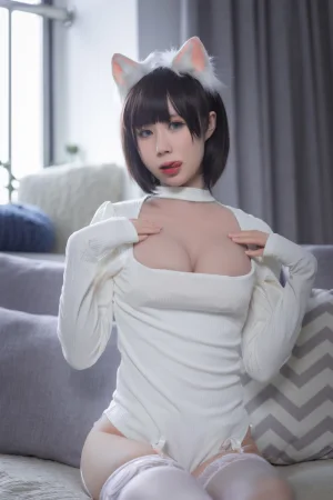 西园寺南歌《白猫白色连体衣》主题写真：30张全套美图