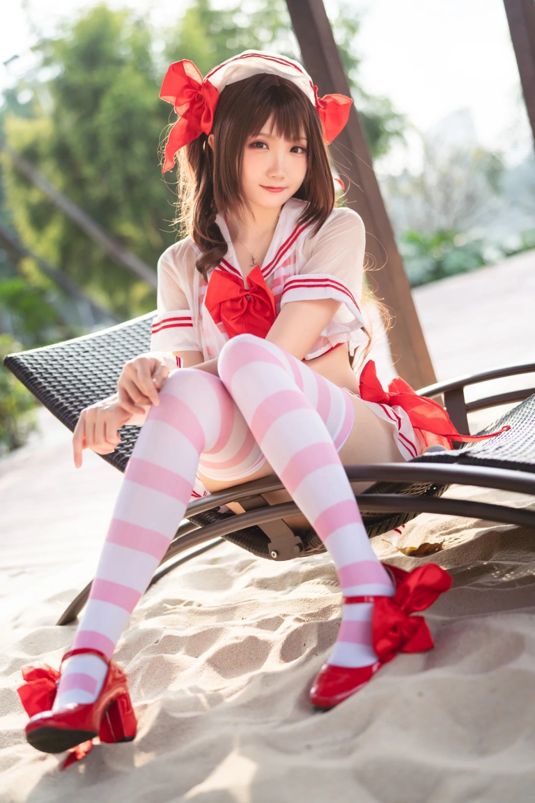 瓜希酱《岛村卯月 泳衣》主题写真：30张全套美图
