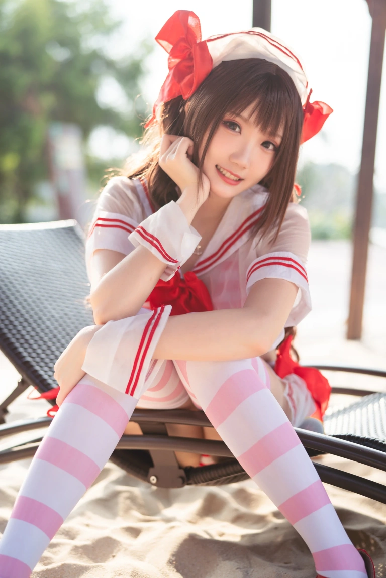 瓜希酱《岛村卯月 泳衣》主题写真：30张全套美图