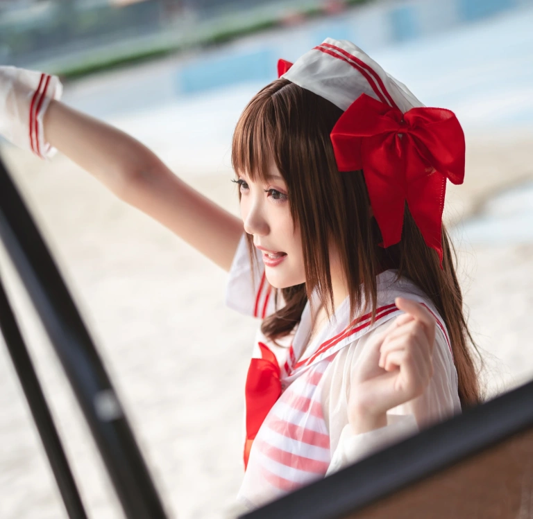 瓜希酱《岛村卯月 泳衣》主题写真：30张全套美图