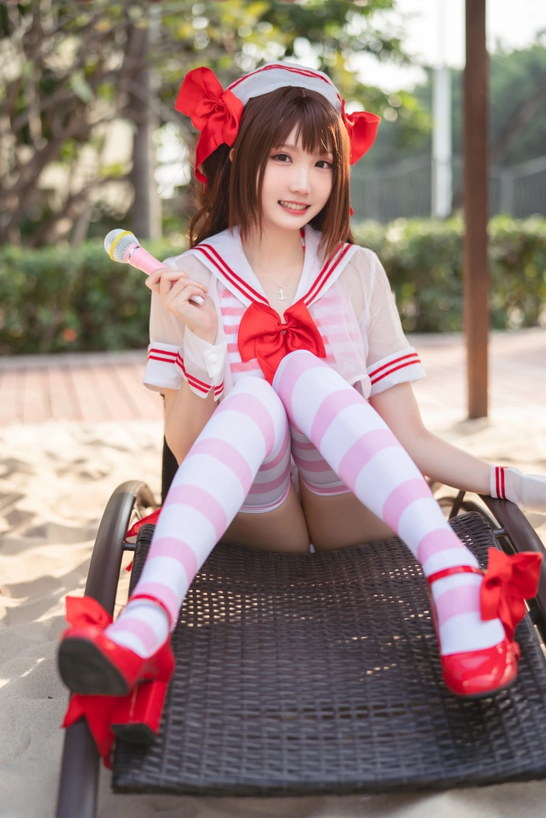 瓜希酱《岛村卯月 泳衣》主题写真：30张全套美图