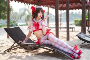 瓜希酱《岛村卯月 泳衣》主题写真：30张全套美图