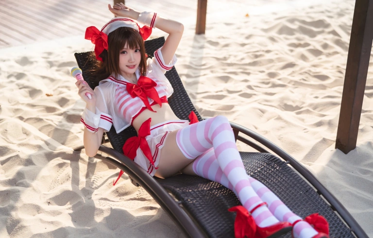 瓜希酱《岛村卯月 泳衣》主题写真：30张全套美图