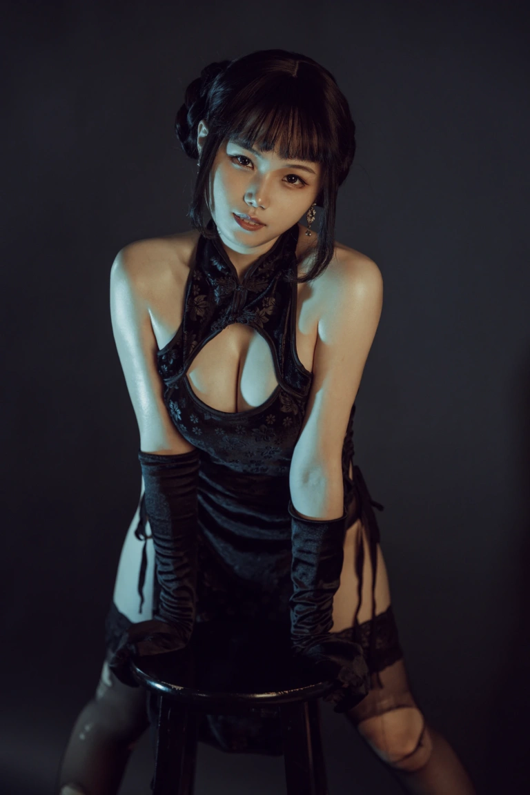 七月喵子《穿旗袍耍剑》主题写真：32张全套美图