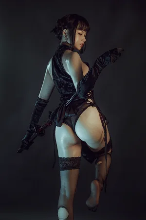 七月喵子《穿旗袍耍剑》主题写真：32张全套美图