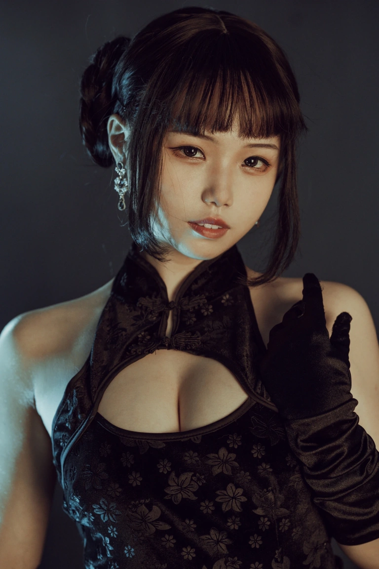 七月喵子《穿旗袍耍剑》主题写真：32张全套美图