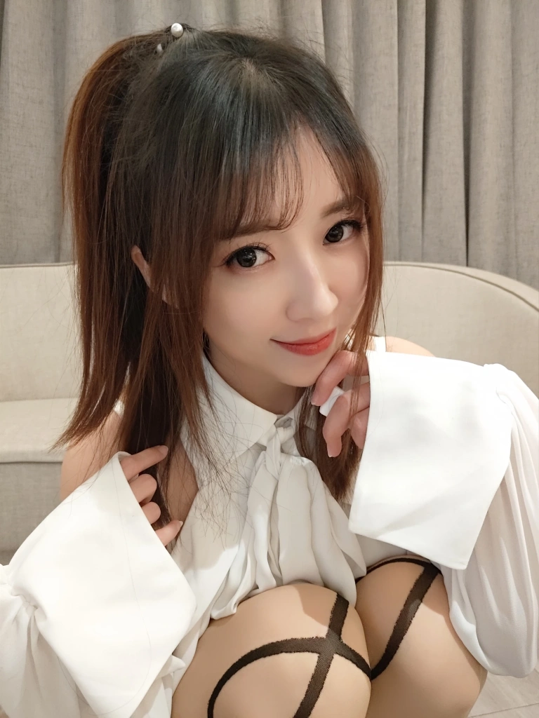 小女巫露娜《条纹提花白衬衣》主题写真：39张全套美图
