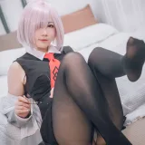 是本末末《玛修常服＆猫咪下着》主题写真：42张全套美图