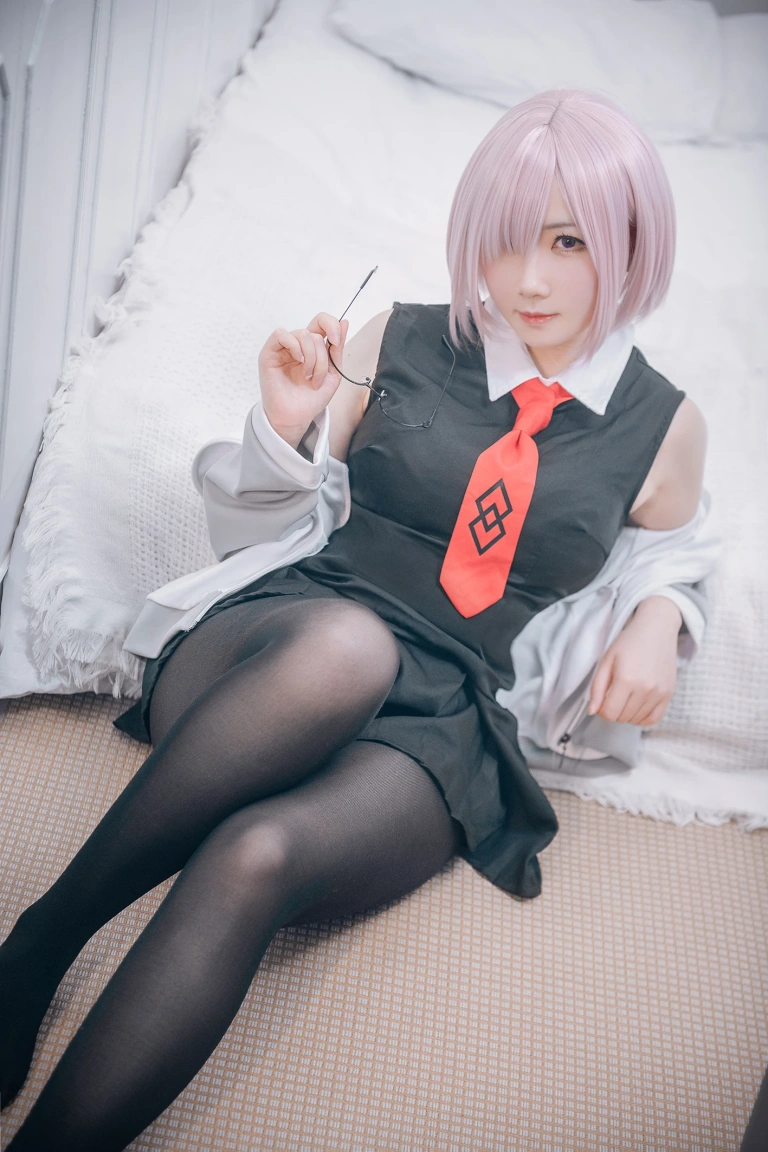 是本末末《玛修常服＆猫咪下着》主题写真：42张全套美图