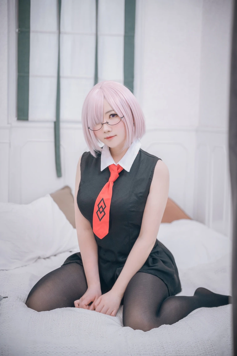是本末末《玛修常服＆猫咪下着》主题写真：42张全套美图