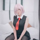 是本末末《玛修常服＆猫咪下着》主题写真：42张全套美图