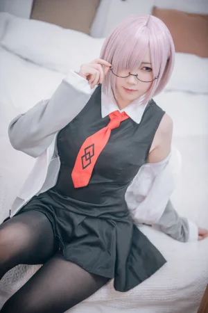 是本末末《玛修常服＆猫咪下着》主题写真：42张全套美图