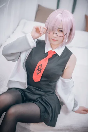是本末末《玛修常服＆猫咪下着》主题写真：42张全套美图