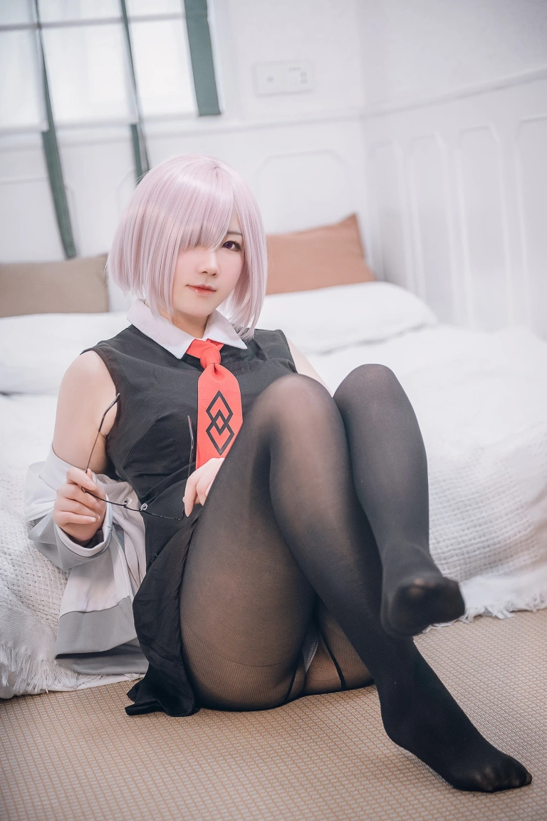 是本末末《玛修常服＆猫咪下着》主题写真：42张全套美图