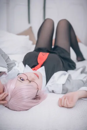 是本末末《玛修常服＆猫咪下着》主题写真：42张全套美图