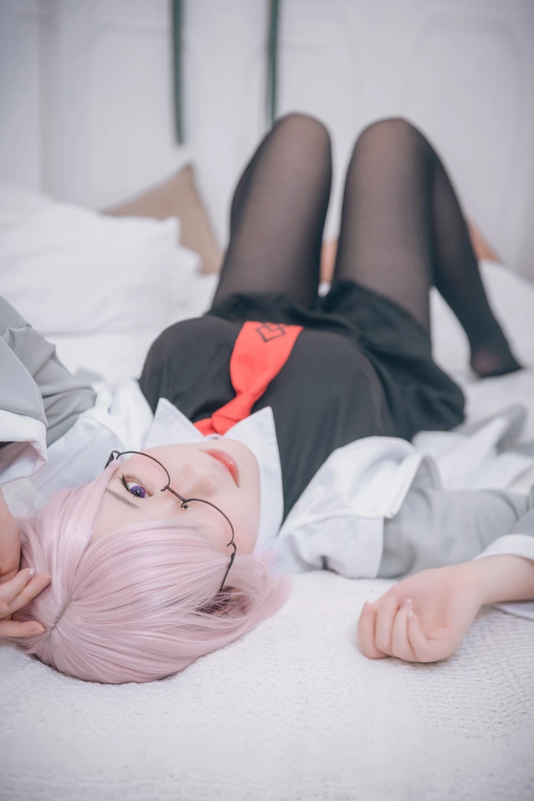 是本末末《玛修常服＆猫咪下着》主题写真：42张全套美图