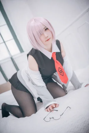 是本末末《玛修常服＆猫咪下着》主题写真：42张全套美图