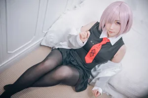 是本末末《玛修常服＆猫咪下着》主题写真：42张全套美图
