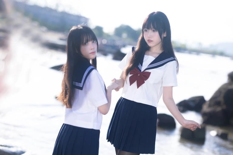 三無人型《水手服百合黑丝（&不呆猫）》主题写真：51张全套美图，含1个视频