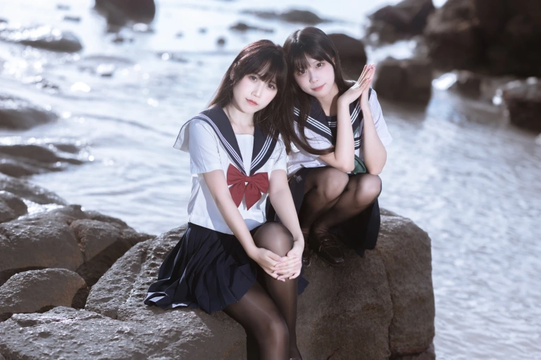 三無人型《水手服百合黑丝（&不呆猫）》主题写真：51张全套美图，含1个视频