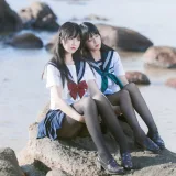 三無人型《水手服百合黑丝（&不呆猫）》主题写真：51张全套美图，含1个视频