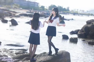 三無人型《水手服百合黑丝（&不呆猫）》主题写真：51张全套美图，含1个视频