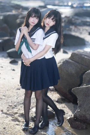 三無人型《水手服百合黑丝（&不呆猫）》主题写真：51张全套美图，含1个视频