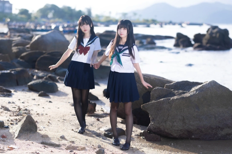 三無人型《水手服百合黑丝（&不呆猫）》主题写真：51张全套美图，含1个视频