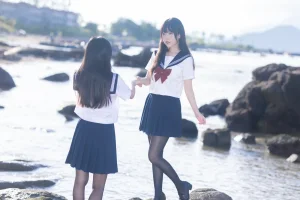三無人型《水手服百合黑丝（&不呆猫）》主题写真：51张全套美图，含1个视频