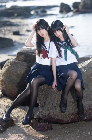 三無人型《水手服百合黑丝（&不呆猫）》主题写真：51张全套美图，含1个视频