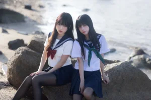 三無人型《水手服百合黑丝（&不呆猫）》主题写真：51张全套美图，含1个视频