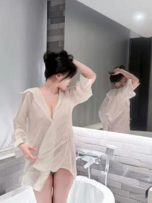 真宝《白衬衫》主题写真：53张全套美图，含2个视频